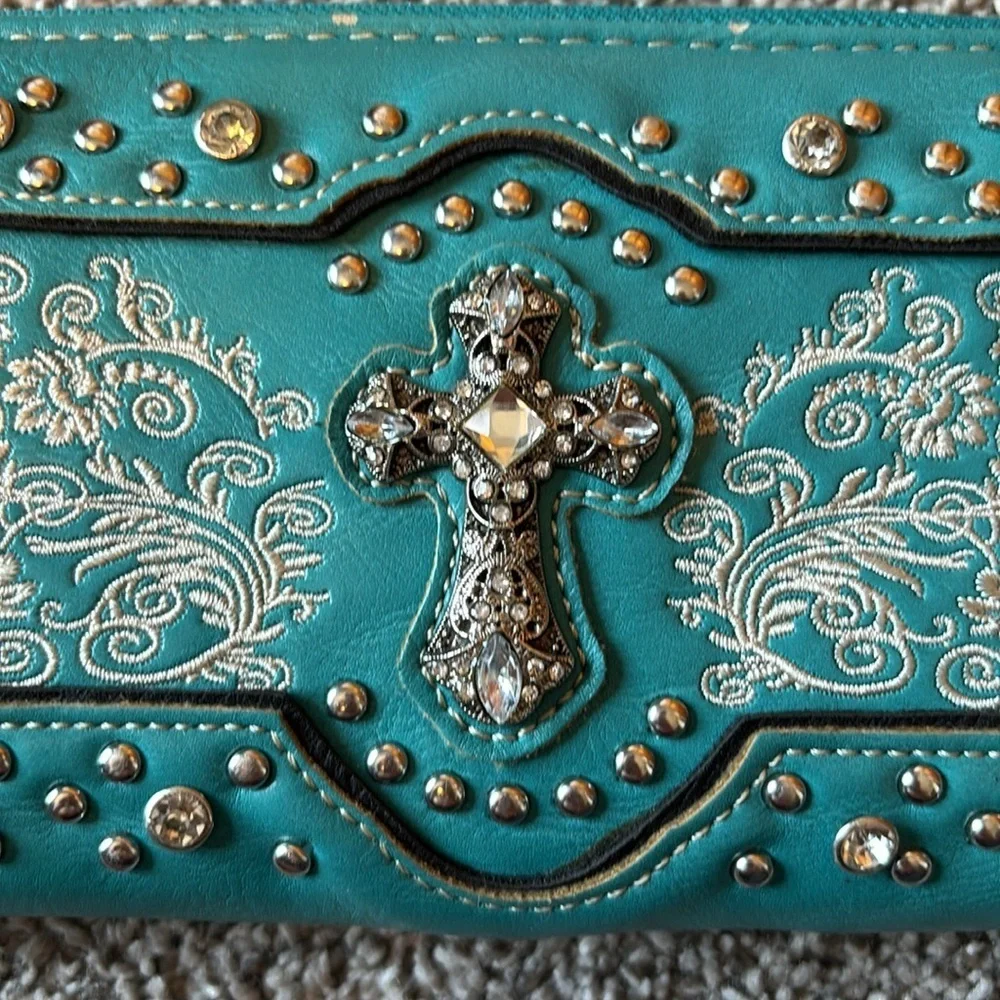 Wristlet/clutch